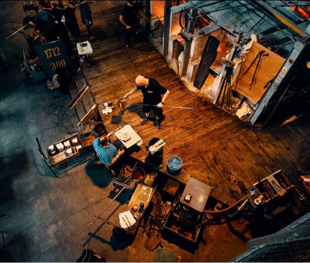 Zveme vás na prohlídku  sklárny a historické brusírny